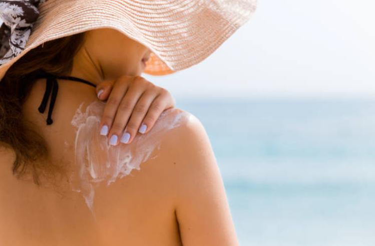 果酸身體乳可以修復被太陽曬傷的皮膚