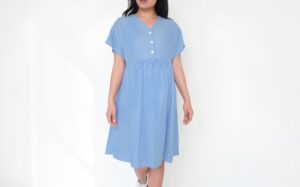 （奇妮孕哺修身短版牛仔孕婦洋裝）