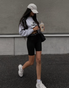 女生運動風