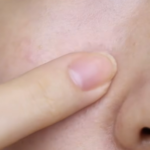 在毛孔明顯處局部使用妝前乳